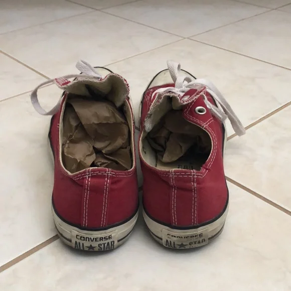 Mens Red low top converse - Picture 12 of 14